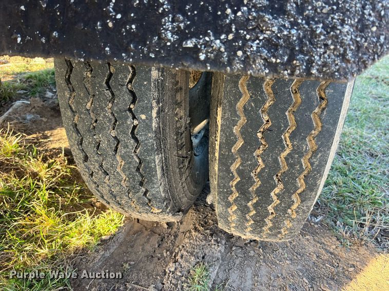 image for item LD9885 Oil distributor trailer