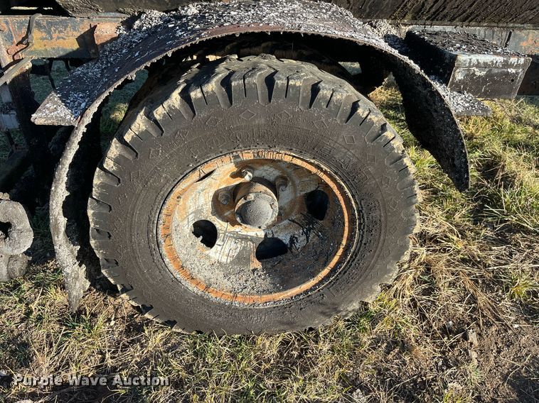 image for item LD9885 Oil distributor trailer