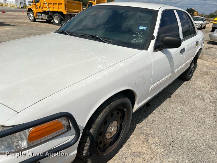 image for item LF9520 2011 Ford Crown Victoria Police Interceptor