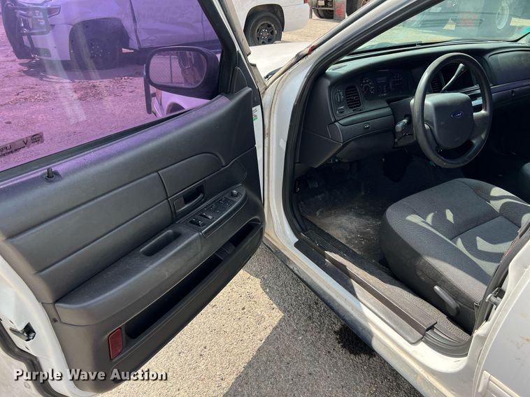 image for item LF9520 2011 Ford Crown Victoria Police Interceptor