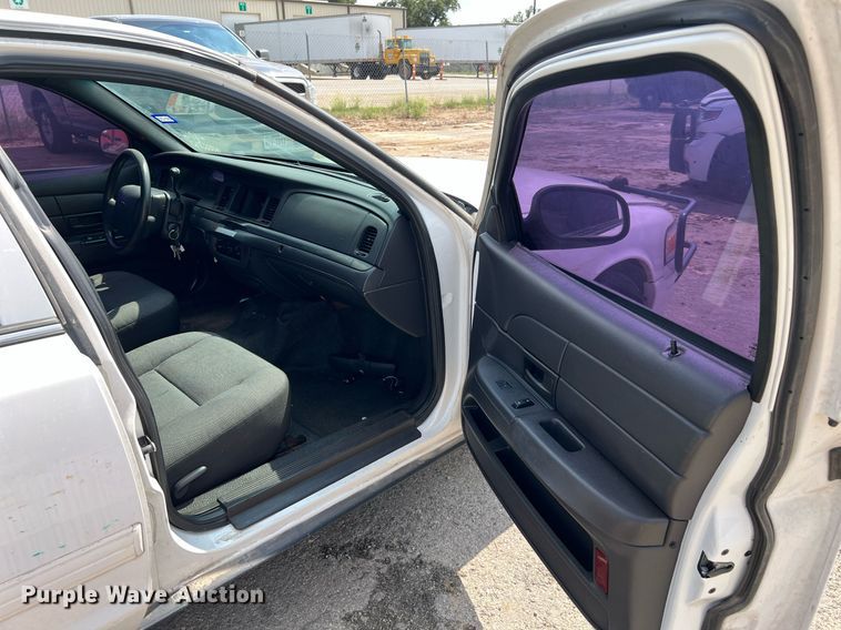 image for item LF9520 2011 Ford Crown Victoria Police Interceptor