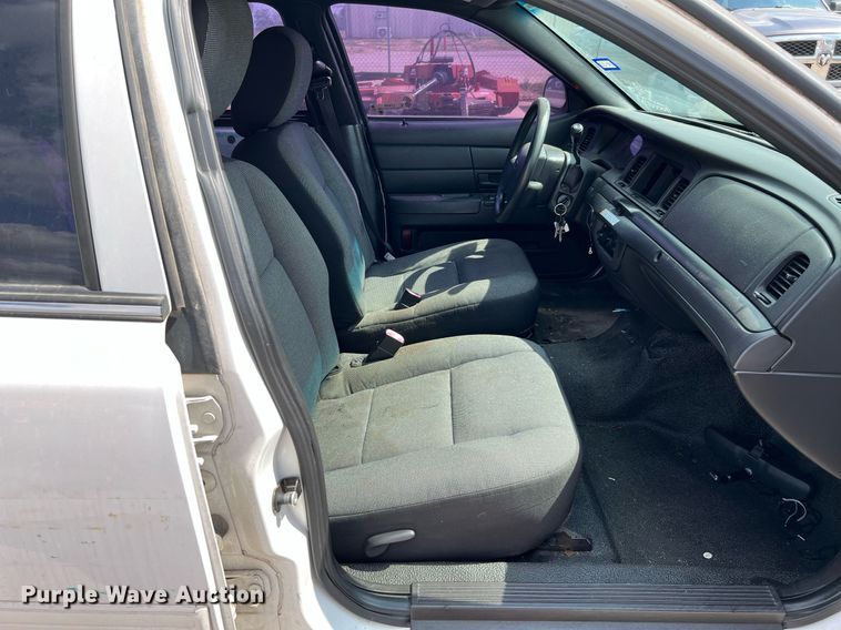 image for item LF9520 2011 Ford Crown Victoria Police Interceptor