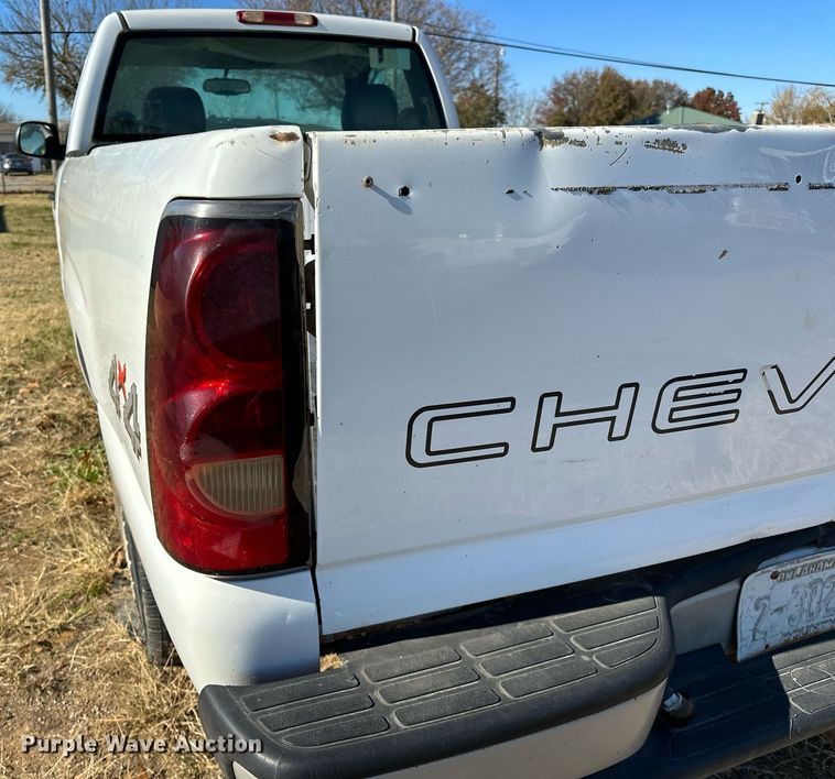 image for item LK9603 2004 Chevrolet Silverado 1500  pickup truck