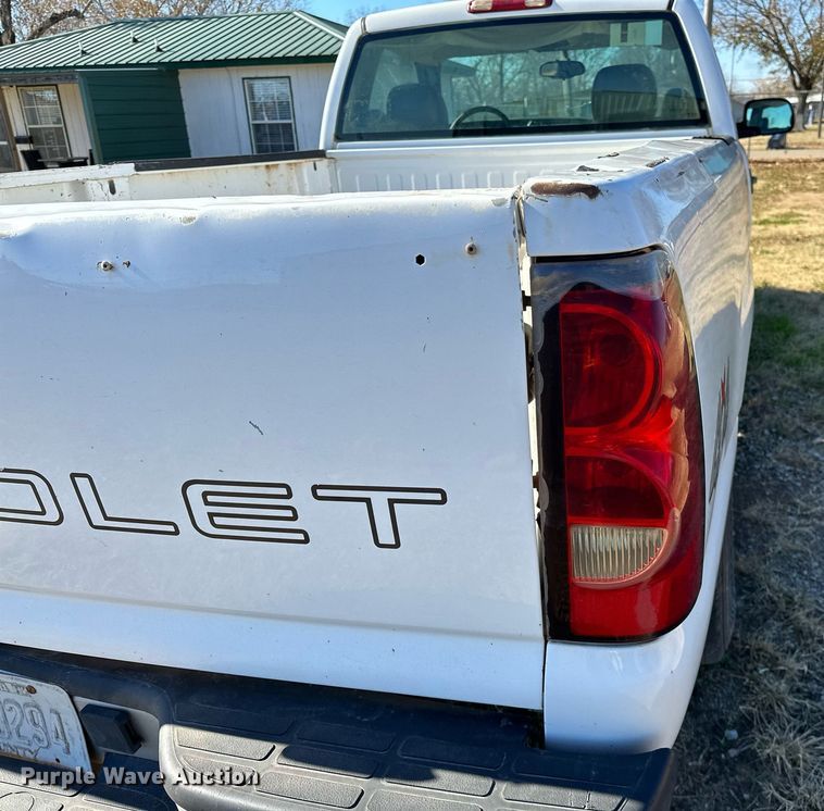 image for item LK9603 2004 Chevrolet Silverado 1500  pickup truck