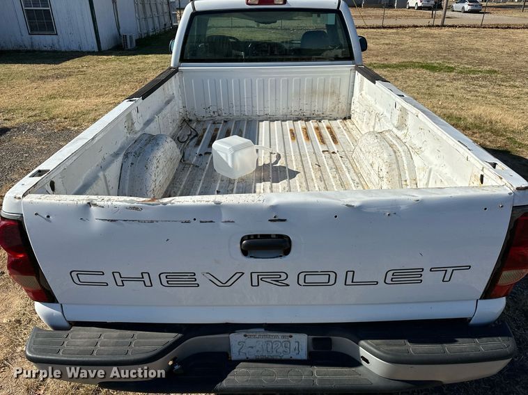 image for item LK9603 2004 Chevrolet Silverado 1500  pickup truck