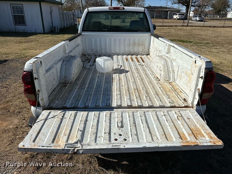 image for item LK9603 2004 Chevrolet Silverado 1500  pickup truck