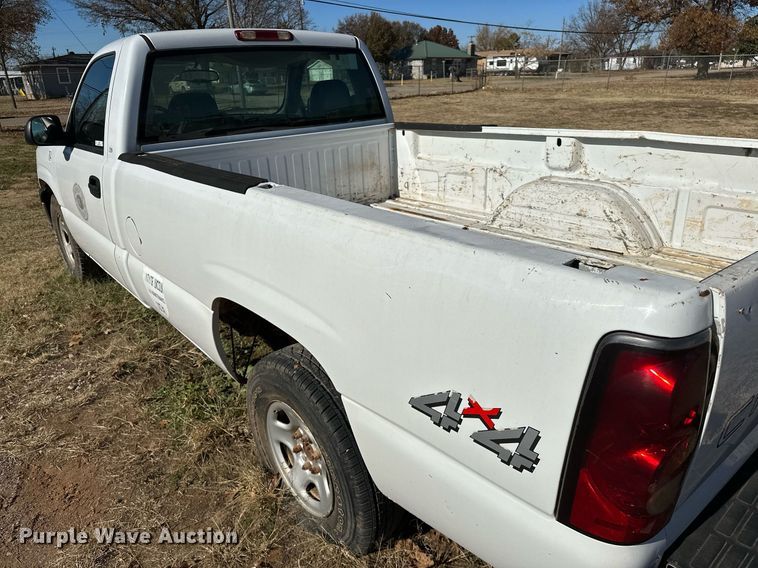 image for item LK9603 2004 Chevrolet Silverado 1500  pickup truck