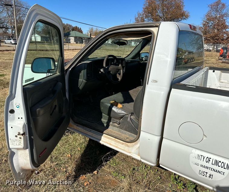 image for item LK9603 2004 Chevrolet Silverado 1500  pickup truck