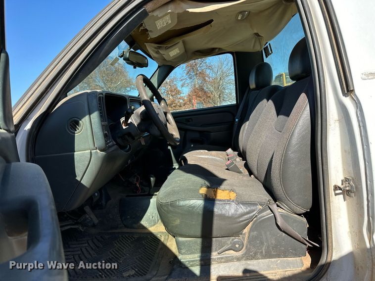 image for item LK9603 2004 Chevrolet Silverado 1500  pickup truck