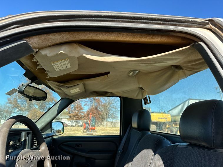 image for item LK9603 2004 Chevrolet Silverado 1500  pickup truck