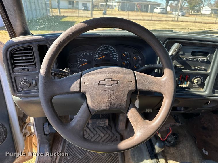 image for item LK9603 2004 Chevrolet Silverado 1500  pickup truck