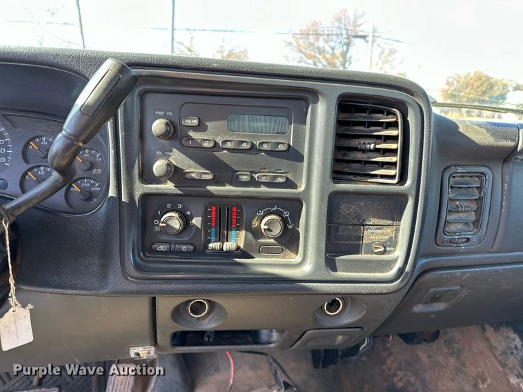 image for item LK9603 2004 Chevrolet Silverado 1500  pickup truck