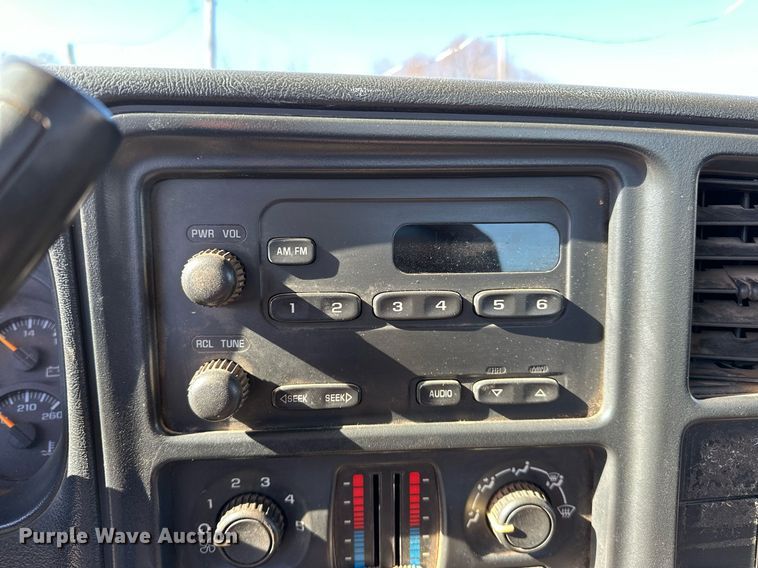 image for item LK9603 2004 Chevrolet Silverado 1500  pickup truck