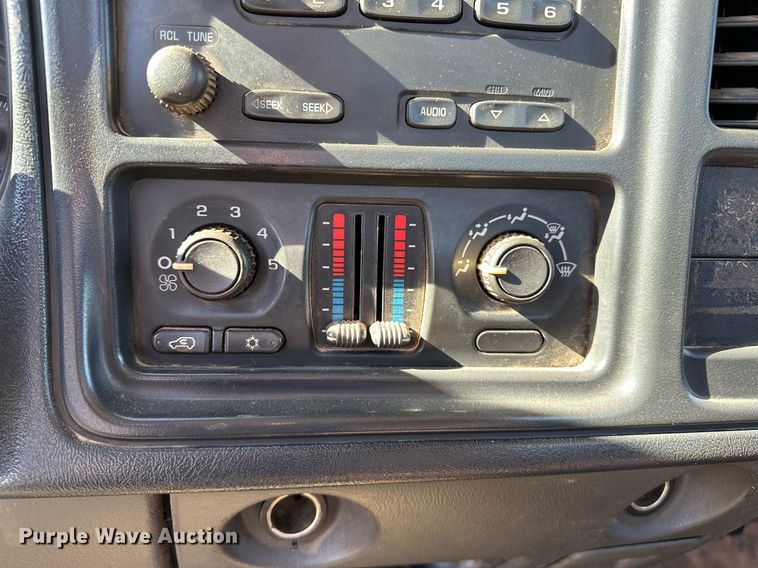 image for item LK9603 2004 Chevrolet Silverado 1500  pickup truck