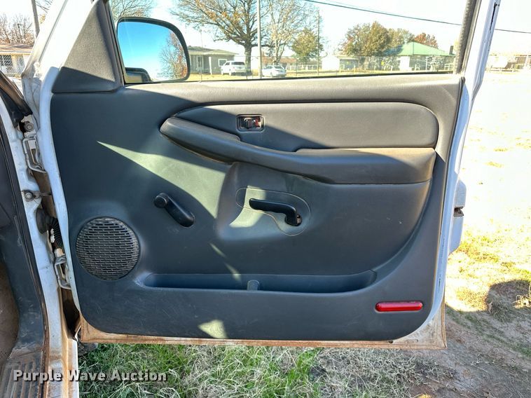 image for item LK9603 2004 Chevrolet Silverado 1500  pickup truck