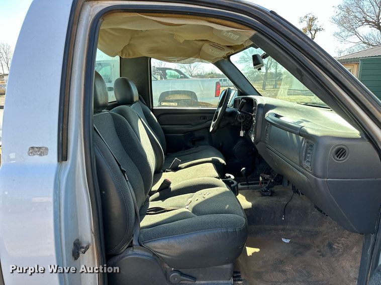 image for item LK9603 2004 Chevrolet Silverado 1500  pickup truck