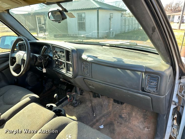 image for item LK9603 2004 Chevrolet Silverado 1500  pickup truck