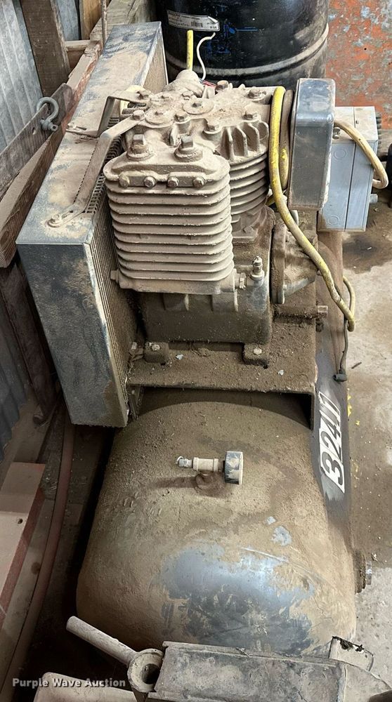 image for item LK9605 1996 NATL BD 021-0023  air compressor