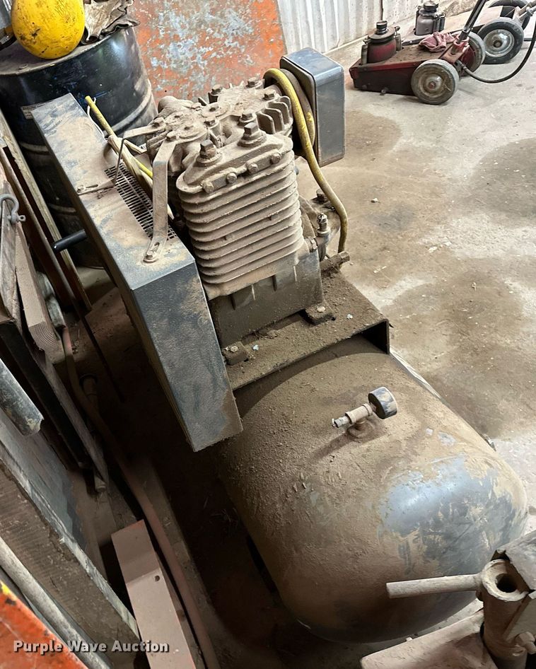 image for item LK9605 1996 NATL BD 021-0023  air compressor