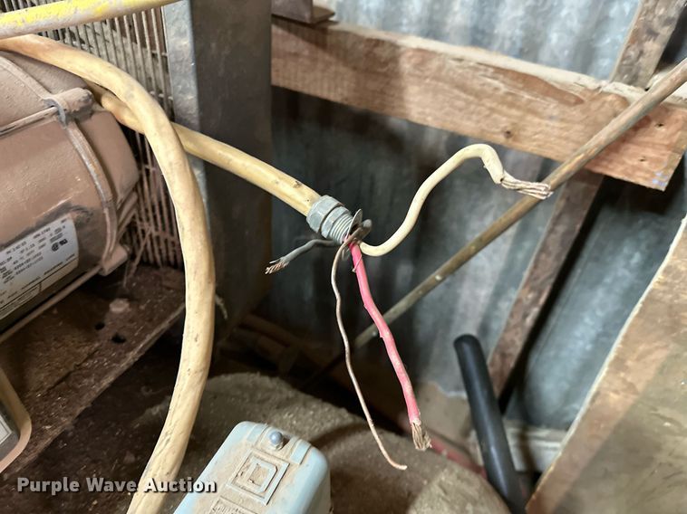 image for item LK9605 1996 NATL BD 021-0023  air compressor