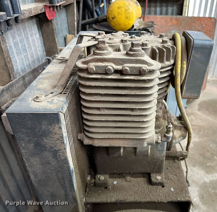 image for item LK9605 1996 NATL BD 021-0023  air compressor