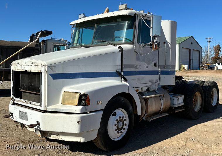 image for item LK9607 1991 White GMC  semi truck