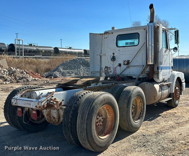image for item LK9607 1991 White GMC  semi truck