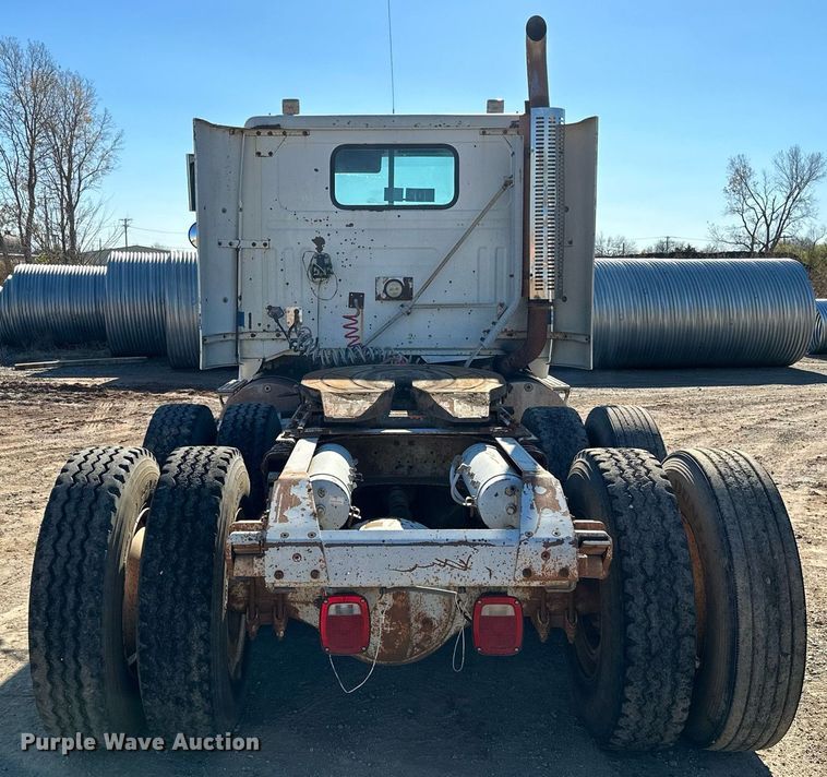 image for item LK9607 1991 White GMC  semi truck