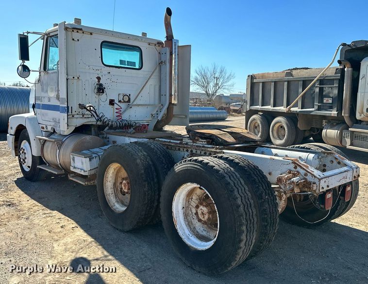 image for item LK9607 1991 White GMC  semi truck