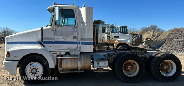 image for item LK9607 1991 White GMC  semi truck