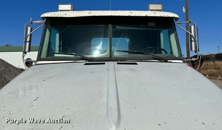 image for item LK9607 1991 White GMC  semi truck