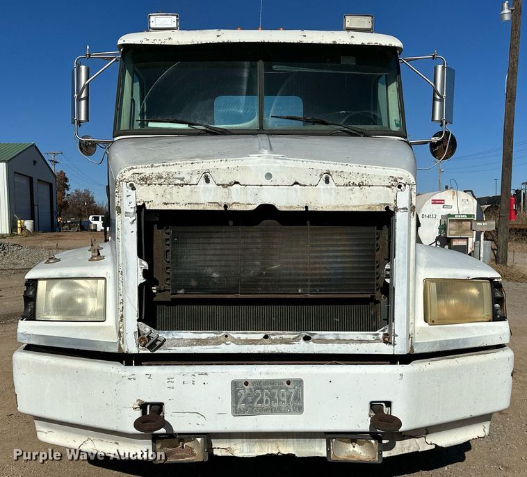 image for item LK9607 1991 White GMC  semi truck