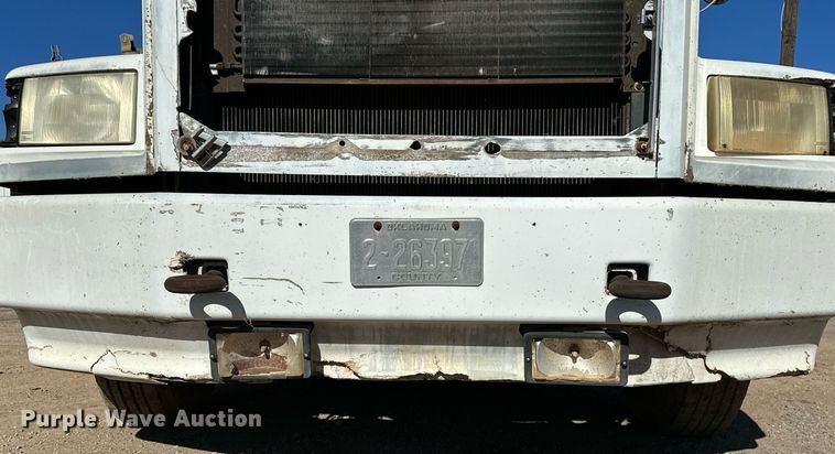 image for item LK9607 1991 White GMC  semi truck