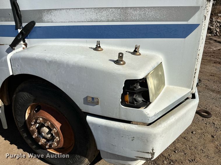 image for item LK9607 1991 White GMC  semi truck