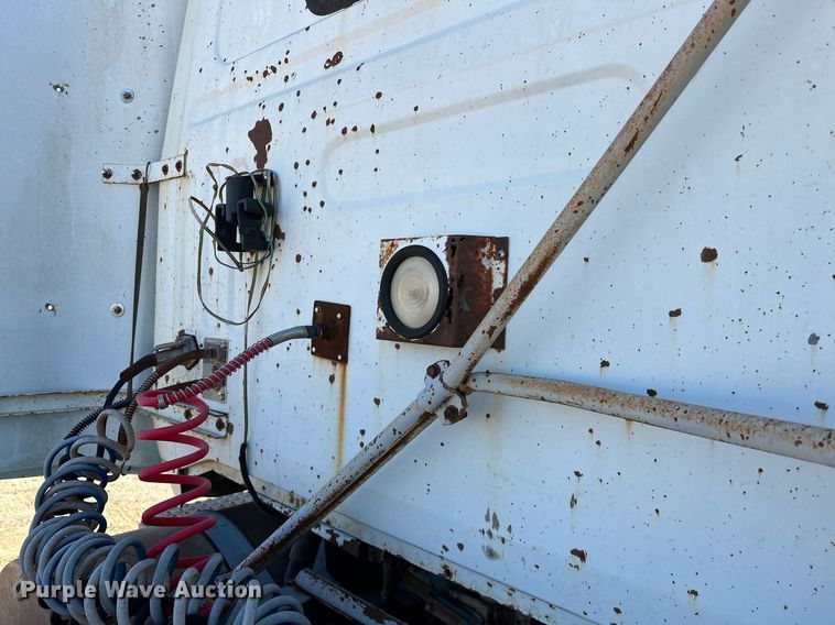 image for item LK9607 1991 White GMC  semi truck