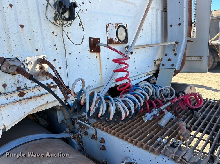 image for item LK9607 1991 White GMC  semi truck