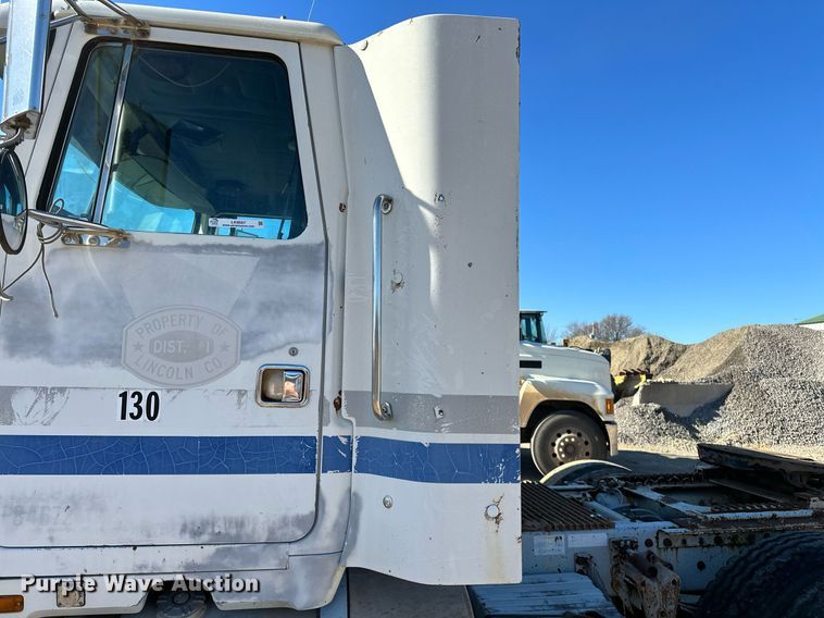 image for item LK9607 1991 White GMC  semi truck