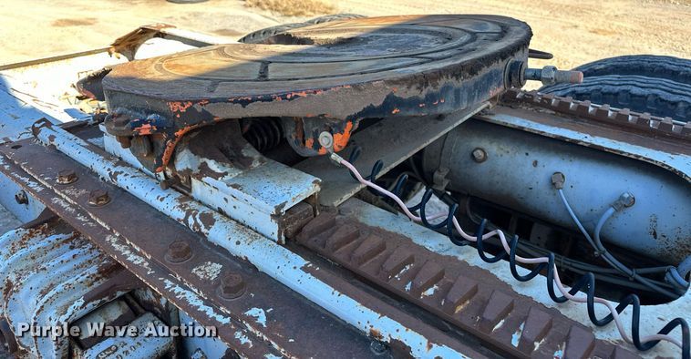 image for item LK9607 1991 White GMC  semi truck