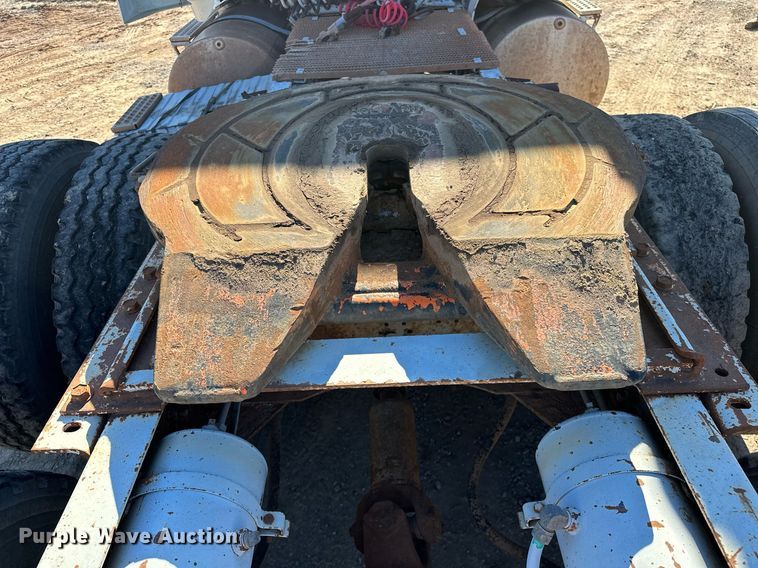 image for item LK9607 1991 White GMC  semi truck