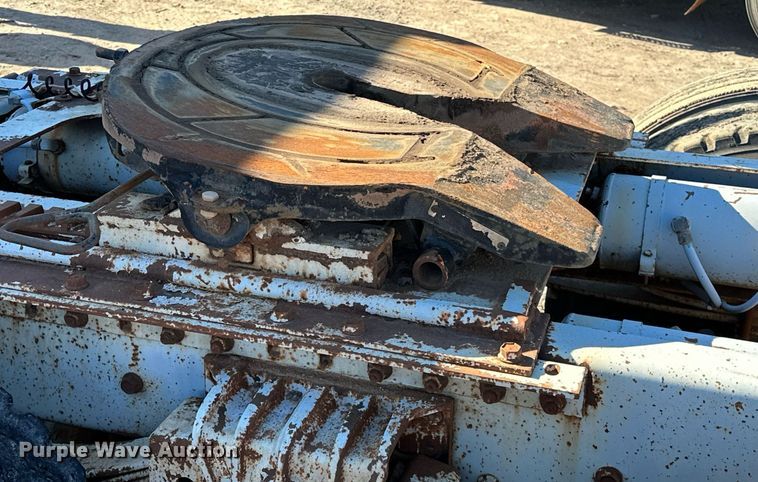 image for item LK9607 1991 White GMC  semi truck