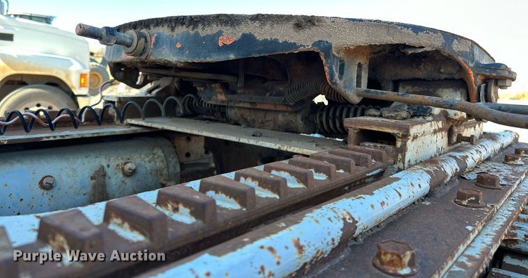 image for item LK9607 1991 White GMC  semi truck