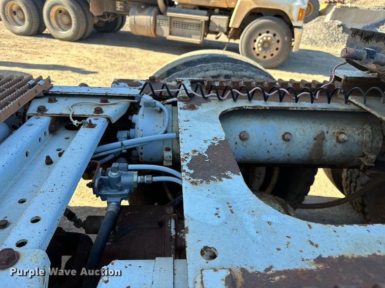 image for item LK9607 1991 White GMC  semi truck