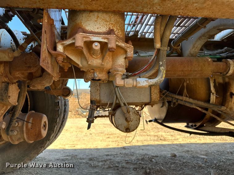 image for item LK9607 1991 White GMC  semi truck