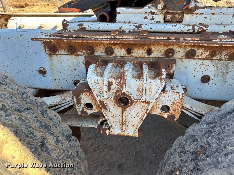 image for item LK9607 1991 White GMC  semi truck