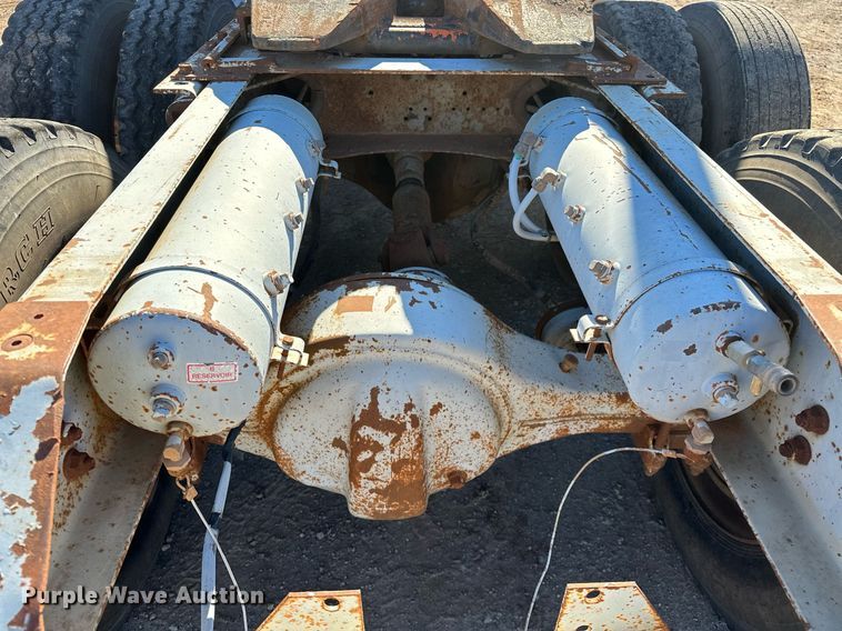 image for item LK9607 1991 White GMC  semi truck