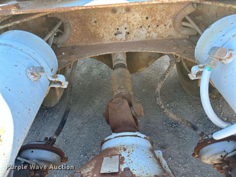 image for item LK9607 1991 White GMC  semi truck