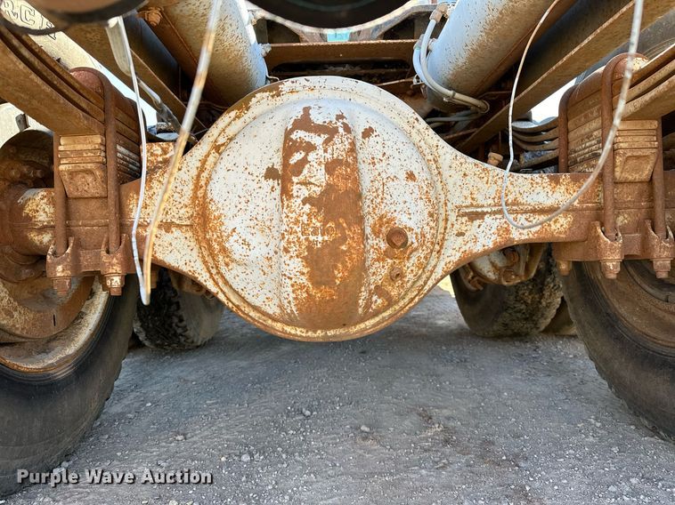 image for item LK9607 1991 White GMC  semi truck