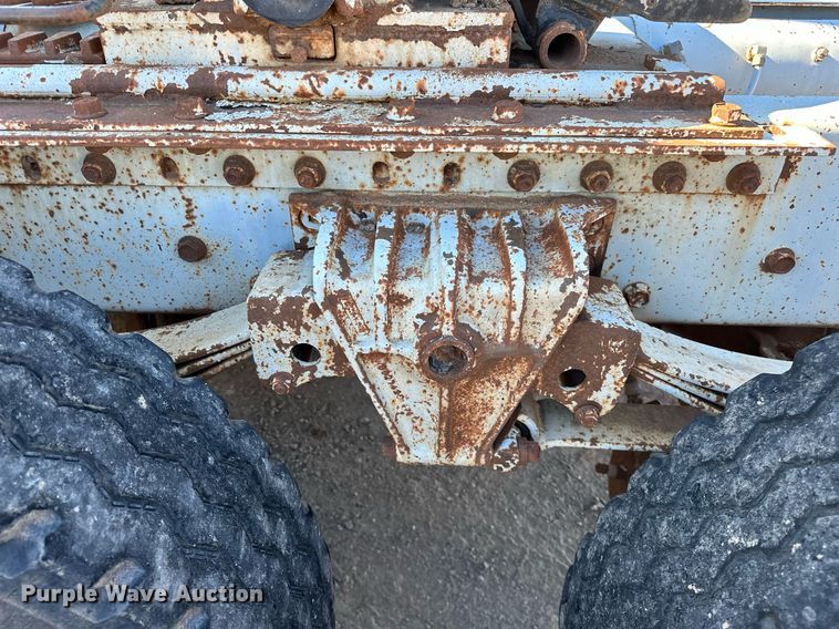 image for item LK9607 1991 White GMC  semi truck