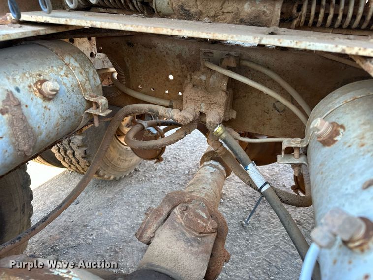 image for item LK9607 1991 White GMC  semi truck