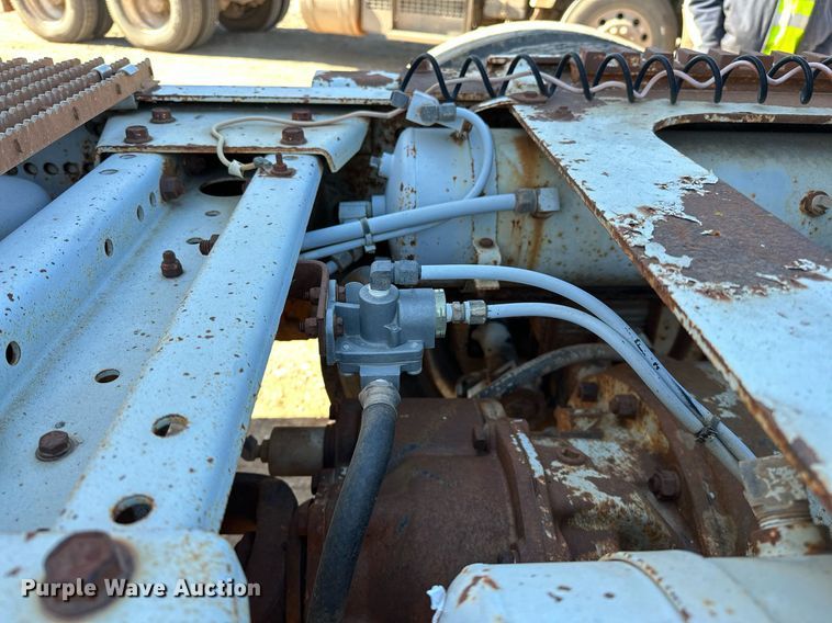 image for item LK9607 1991 White GMC  semi truck